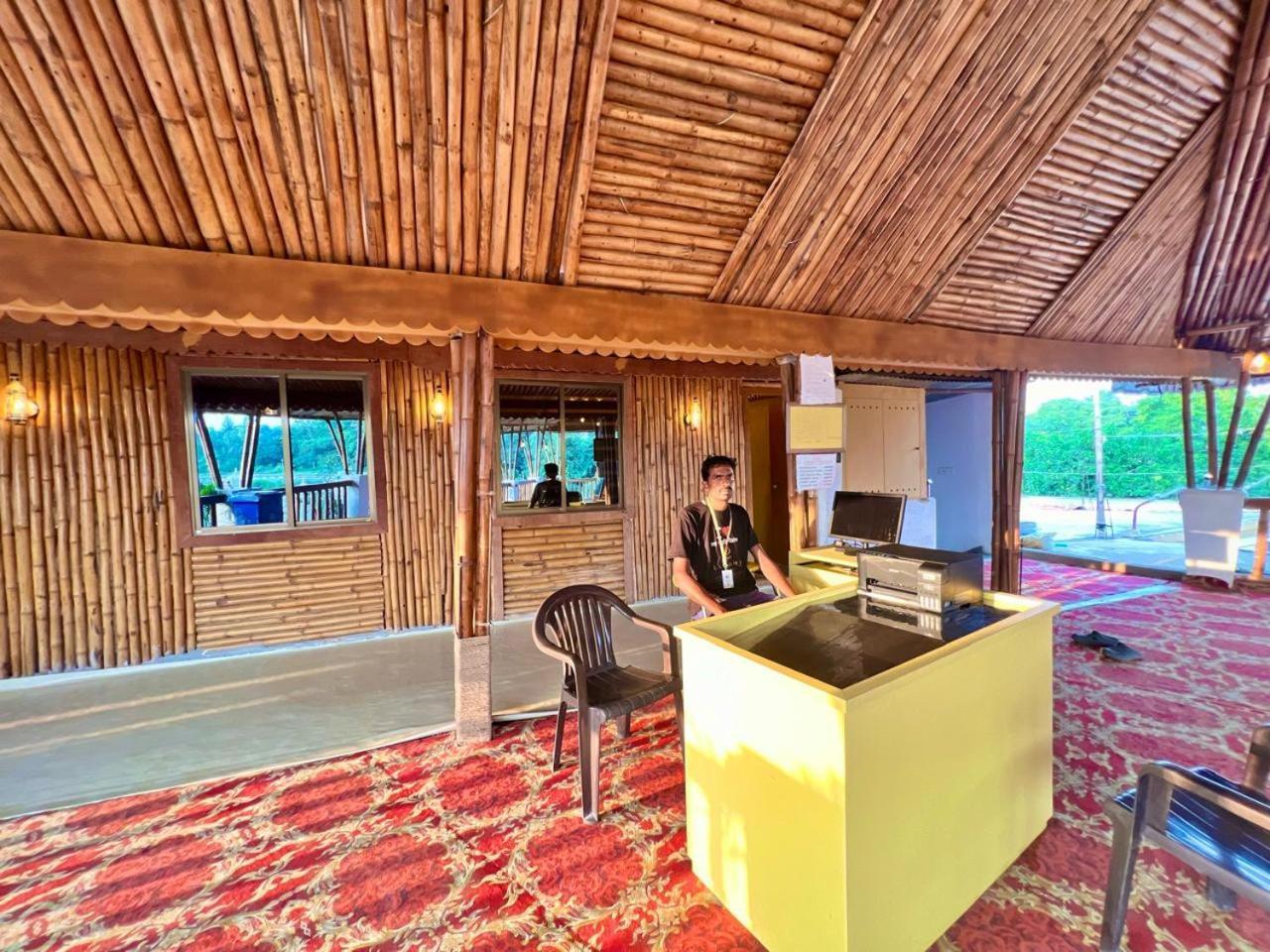 La Pahi Palace- Banquet And Resort Sakri East Dış mekan fotoğraf