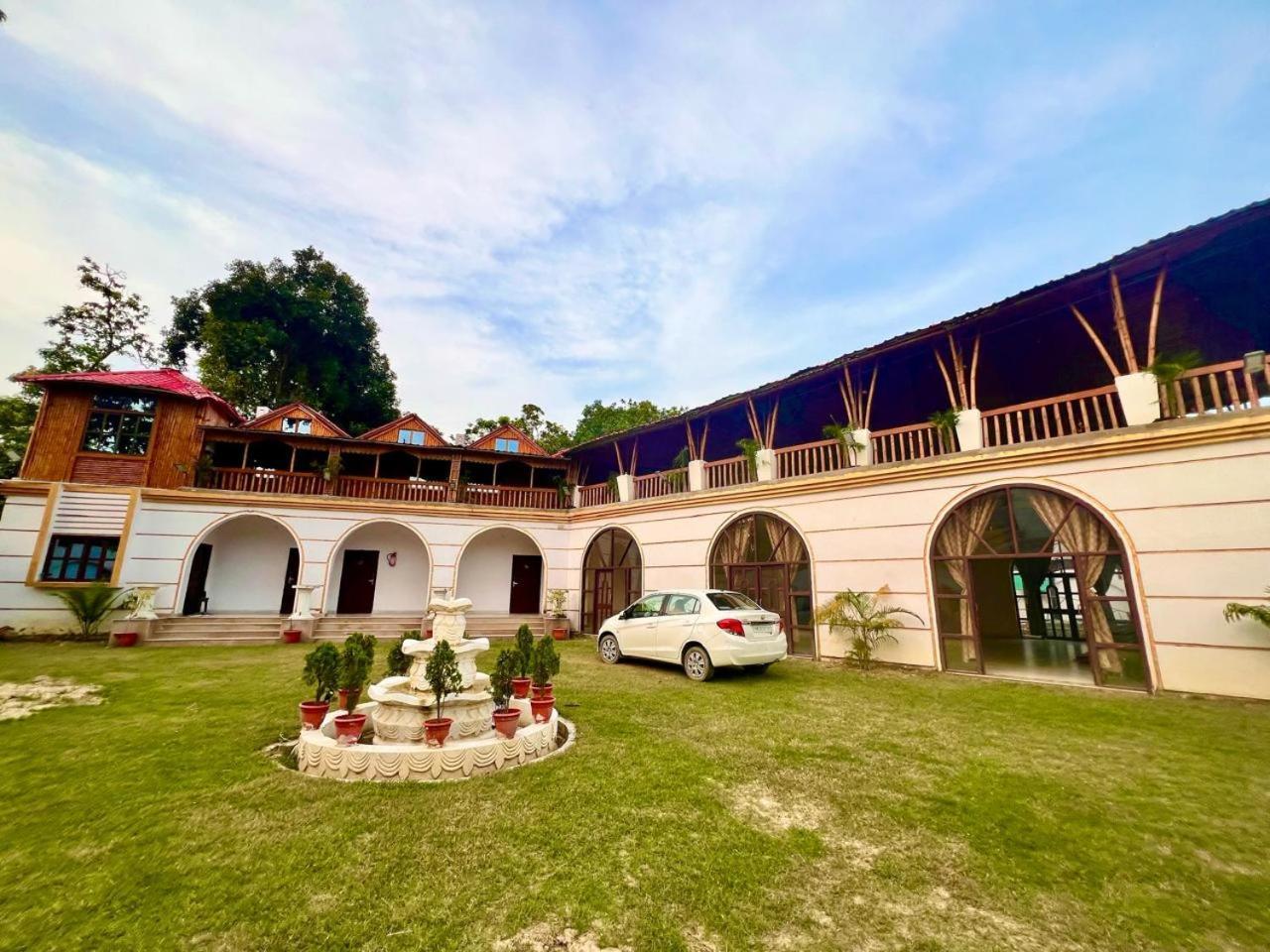 La Pahi Palace- Banquet And Resort Sakri East Dış mekan fotoğraf