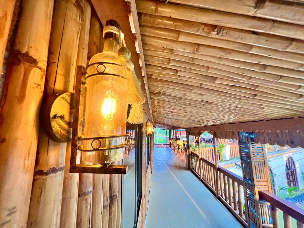 La Pahi Palace- Banquet And Resort Sakri East Dış mekan fotoğraf