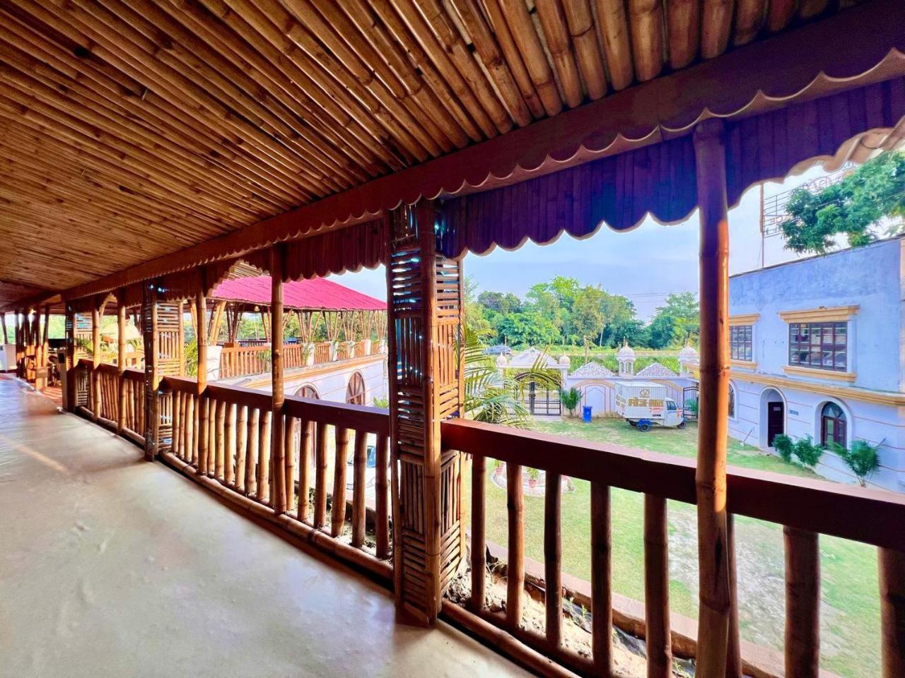 La Pahi Palace- Banquet And Resort Sakri East Dış mekan fotoğraf
