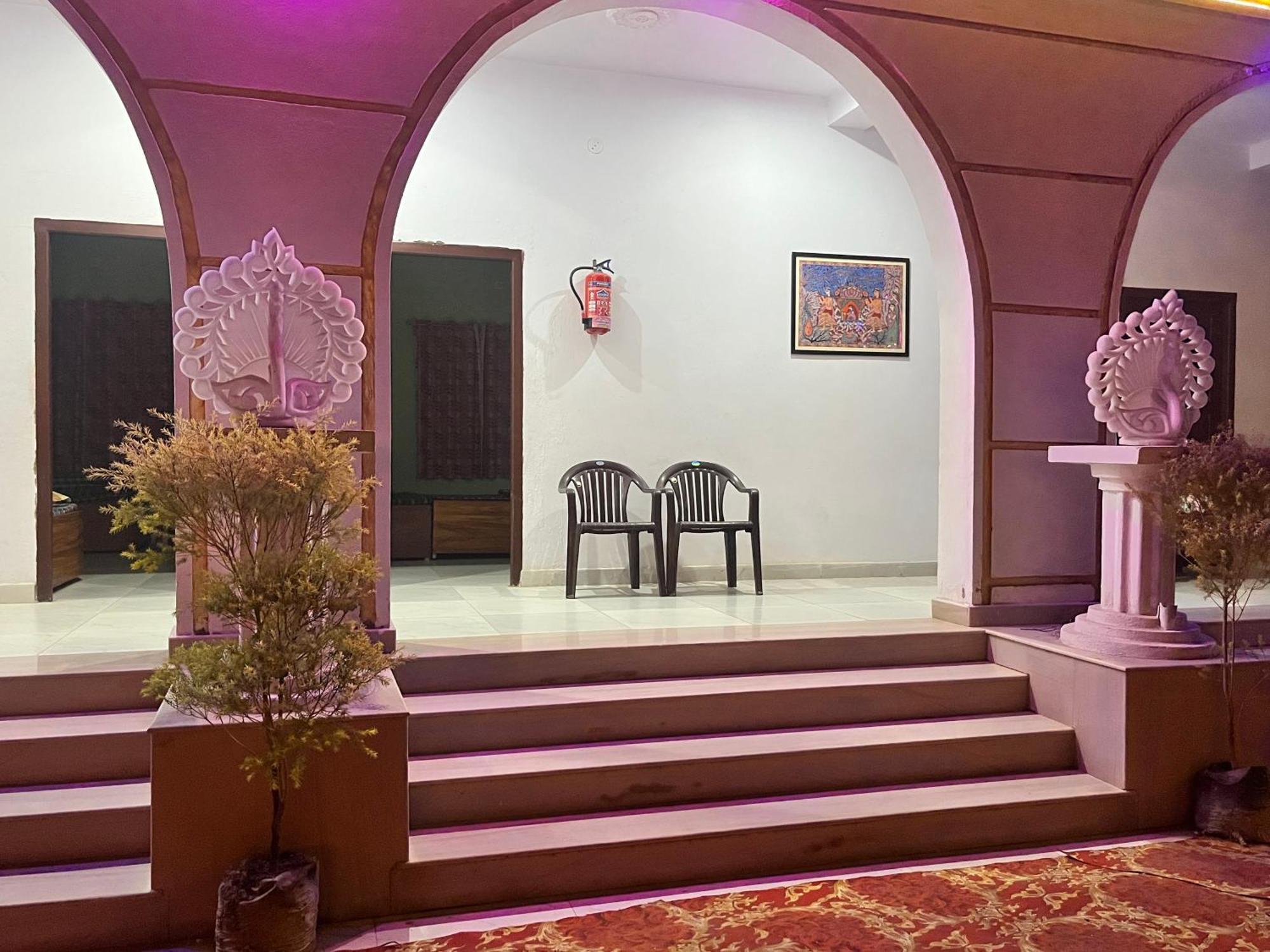 La Pahi Palace- Banquet And Resort Sakri East Dış mekan fotoğraf